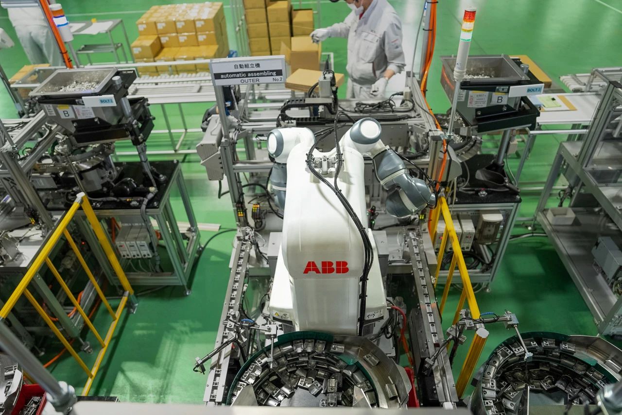 當協作機器人走進汽車鋁件工廠，YuMi盡顯裝配實力——一場智造升級的投資邏輯